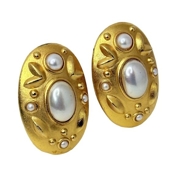 White Pearl Cabochon Clip On Button Earrings Brushed Gold Tone Cut Out - Picture 2 of 9